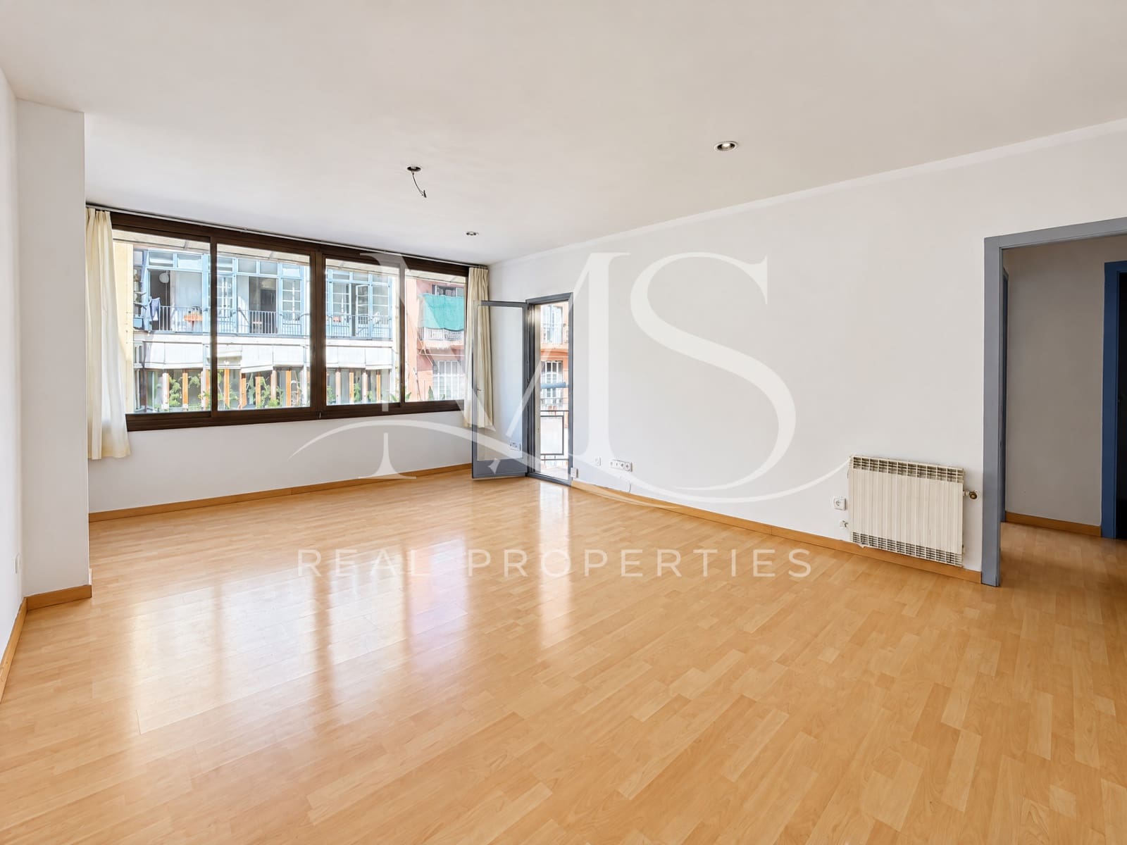 4 soveværelse Lejlighed til salg i Barcelona by - € 630.000 (Ref: 10112243)