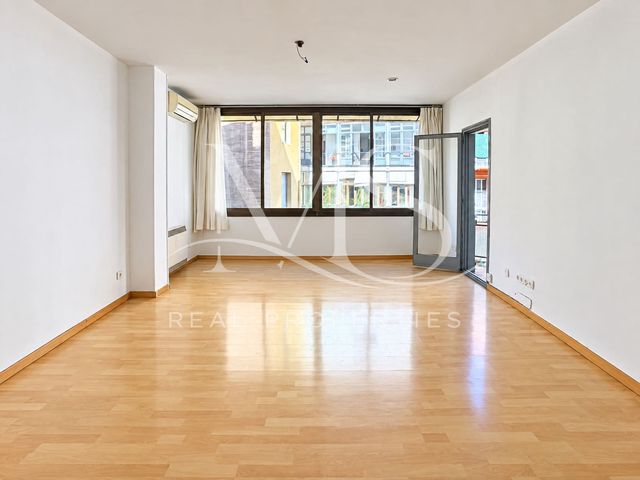 Apartamento de 4 habitaciones en La Dreta de L'Eixample, Barcelona ciudad en venta - 630.000 € (Ref: 10112243)