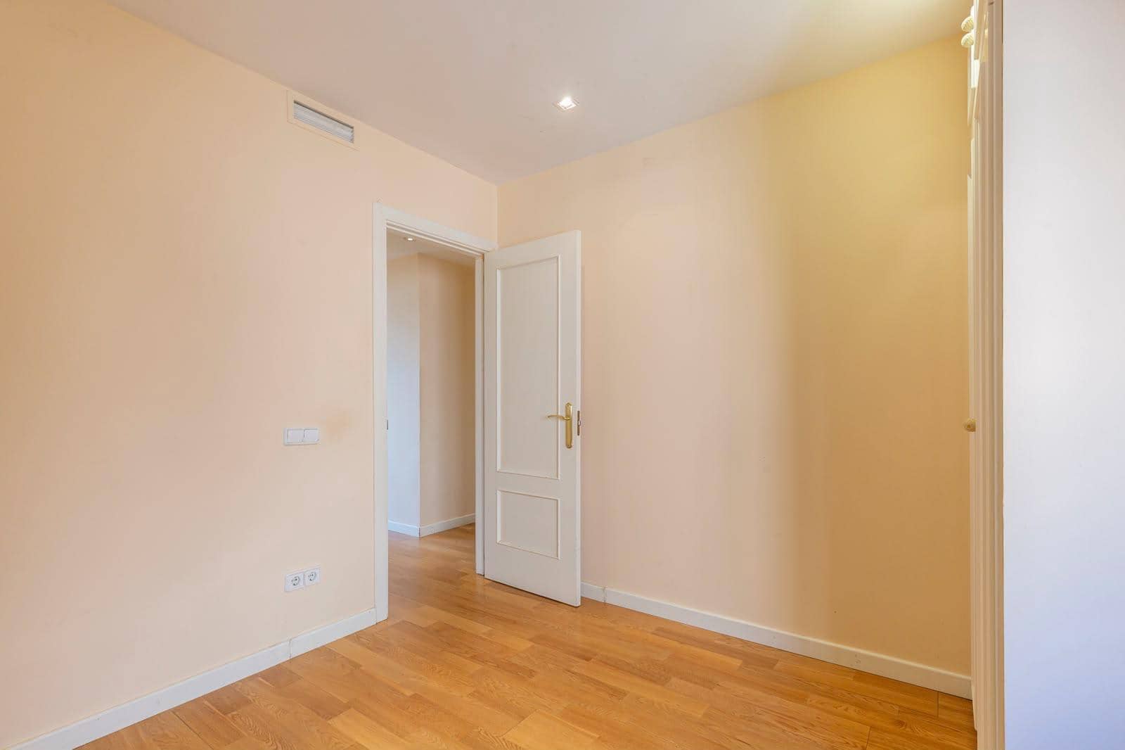 3 sypialnia Mieszkanie na sprzedaż w Miasto Madryt z basenem garażem - 849 000 € (Ref: 10113424)