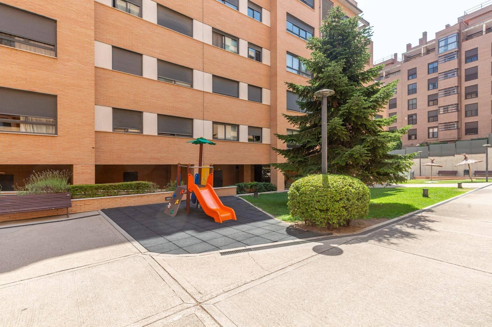 3 sypialnia Mieszkanie na sprzedaż w Miasto Madryt z basenem garażem - 849 000 € (Ref: 10113424)
