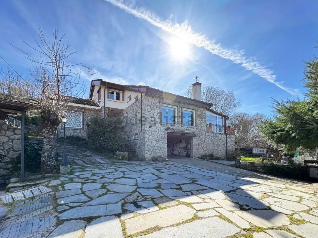 5 bedroom Finca/Country House for sale in Bejar with pool garage - € 550,000 (Ref: 10127282)