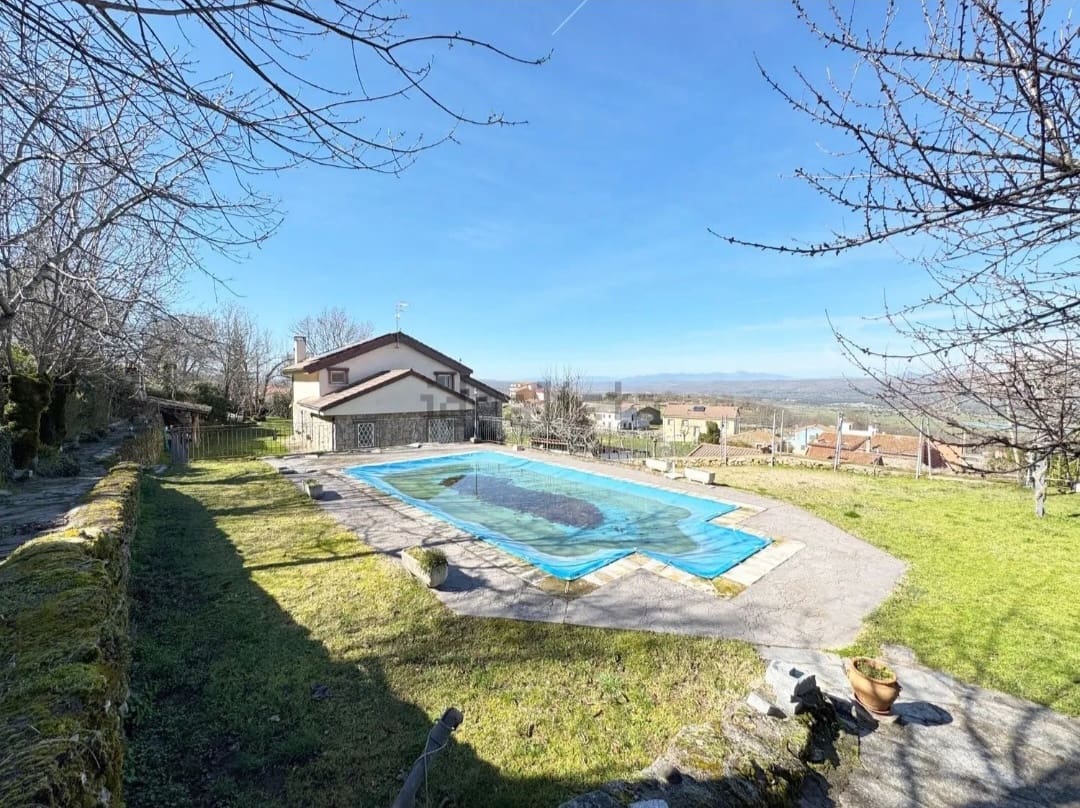 5 bedroom Finca/Country House for sale in Bejar with pool garage - € 550,000 (Ref: 10127282)