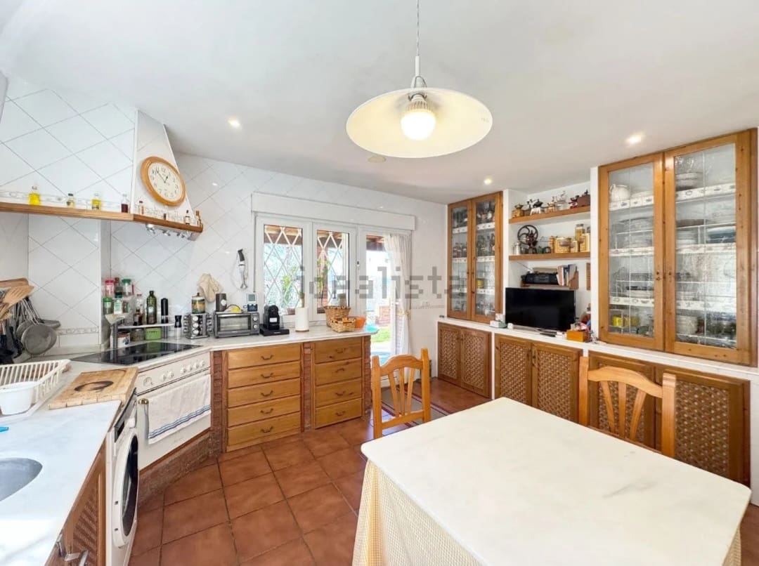 5 bedroom Finca/Country House for sale in Bejar with pool garage - € 550,000 (Ref: 10127282)