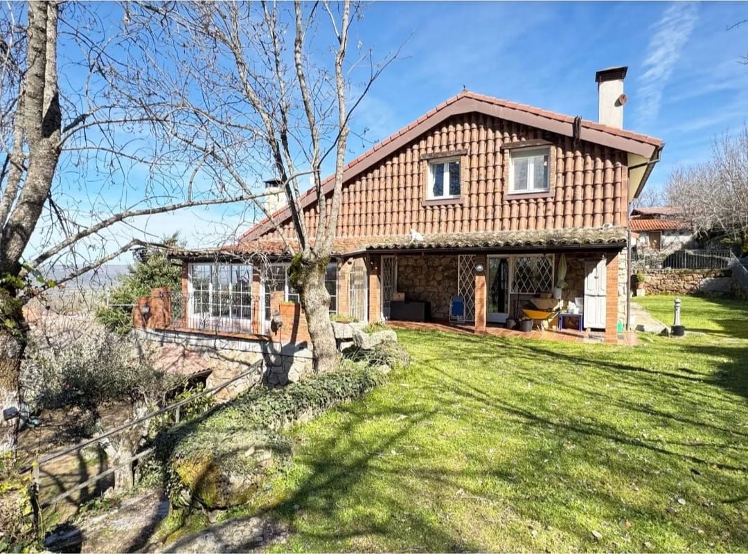 5 bedroom Finca/Country House for sale in Bejar with pool garage - € 550,000 (Ref: 10127282)