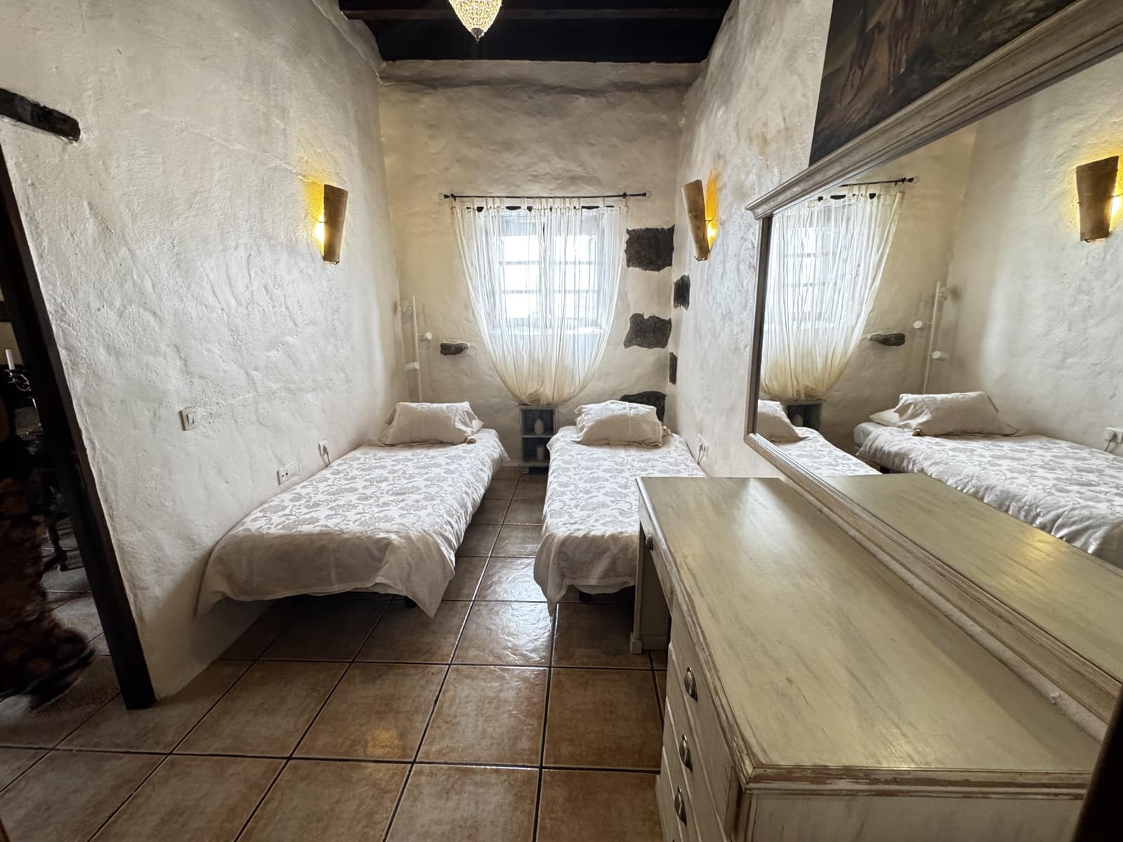 5 bedroom Finca/Country House for sale in Tinajo with pool - € 895,000 (Ref: 10141468)