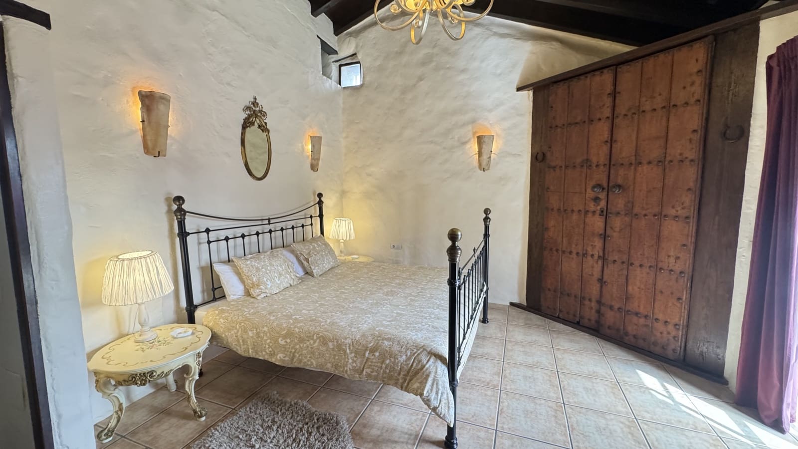 5 bedroom Finca/Country House for sale in Tinajo with pool - € 895,000 (Ref: 10141468)