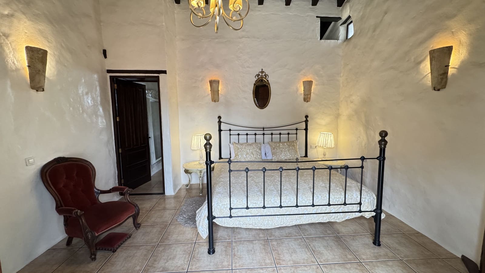 5 bedroom Finca/Country House for sale in Tinajo with pool - € 895,000 (Ref: 10141468)