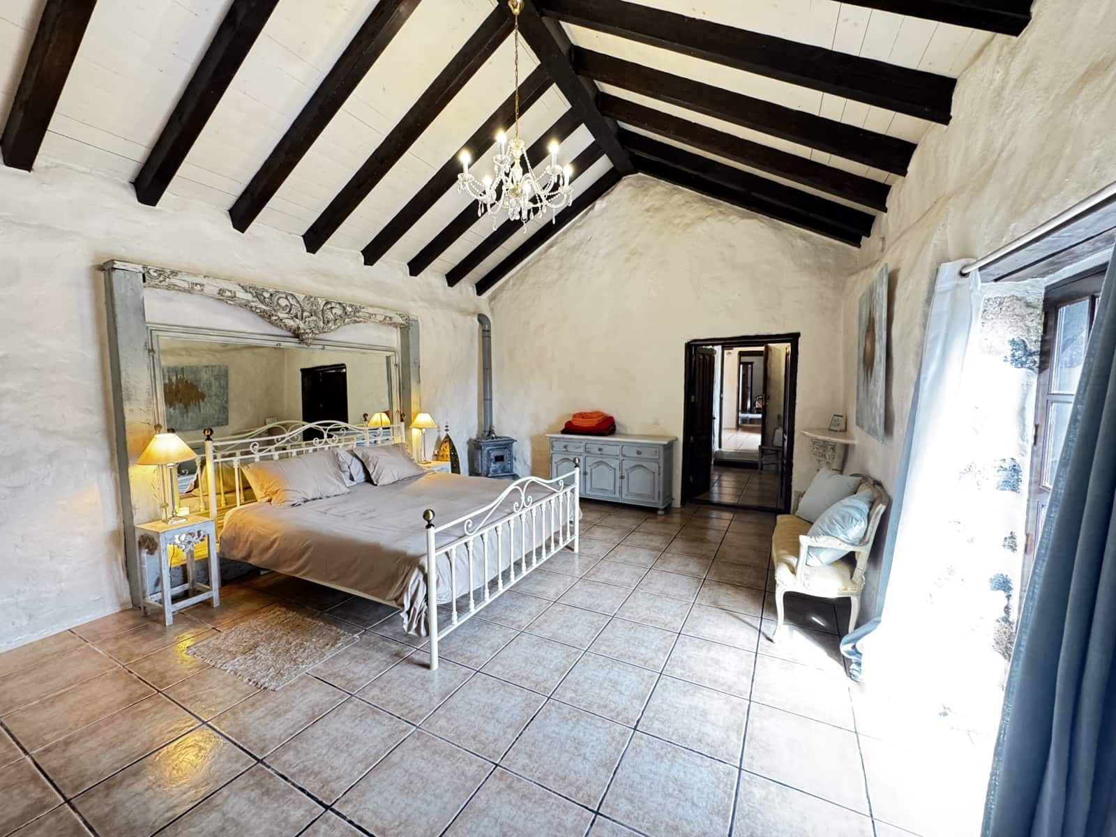5 bedroom Finca/Country House for sale in Tinajo with pool - € 895,000 (Ref: 10141468)