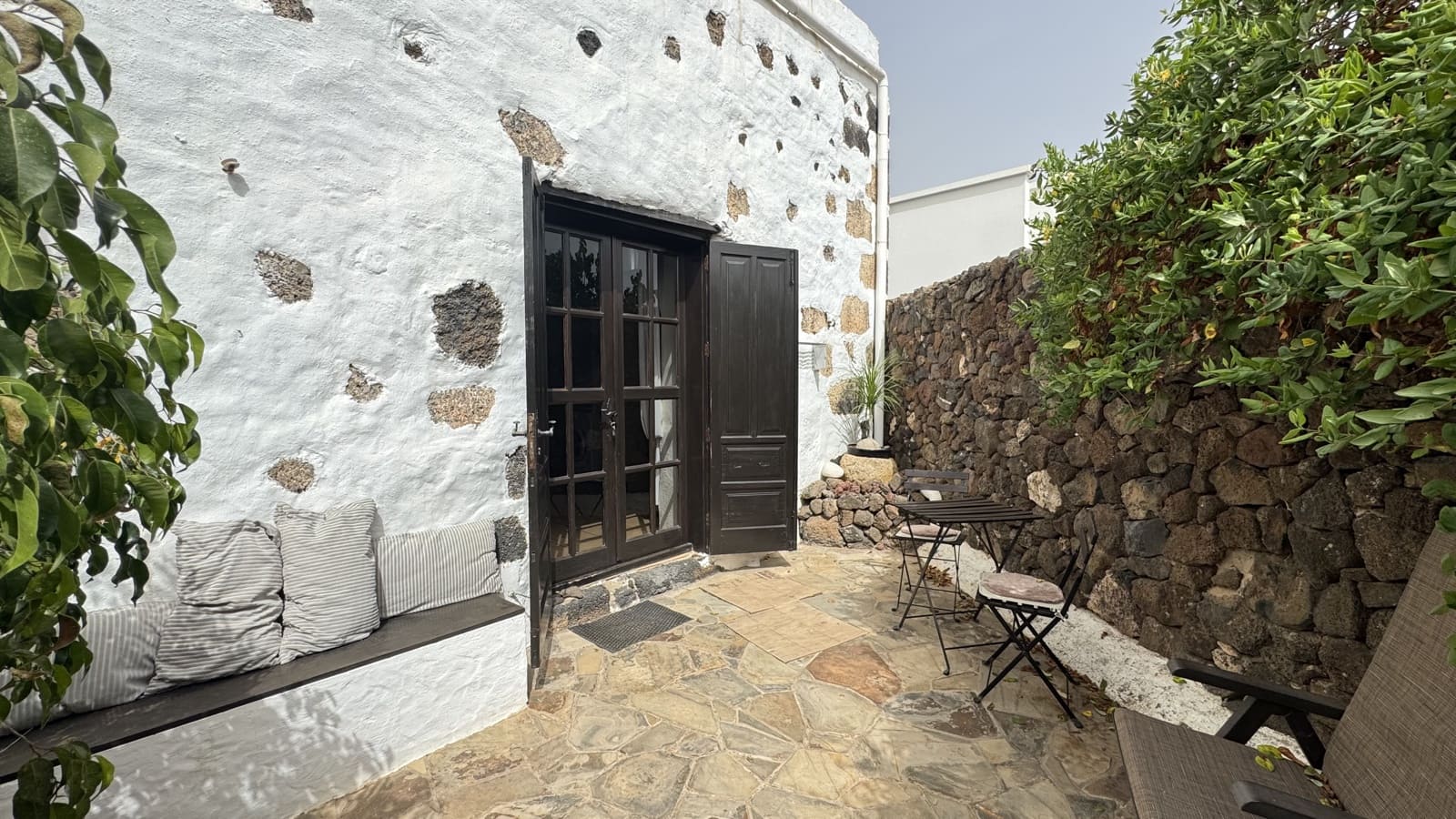 5 bedroom Finca/Country House for sale in Tinajo with pool - € 895,000 (Ref: 10141468)