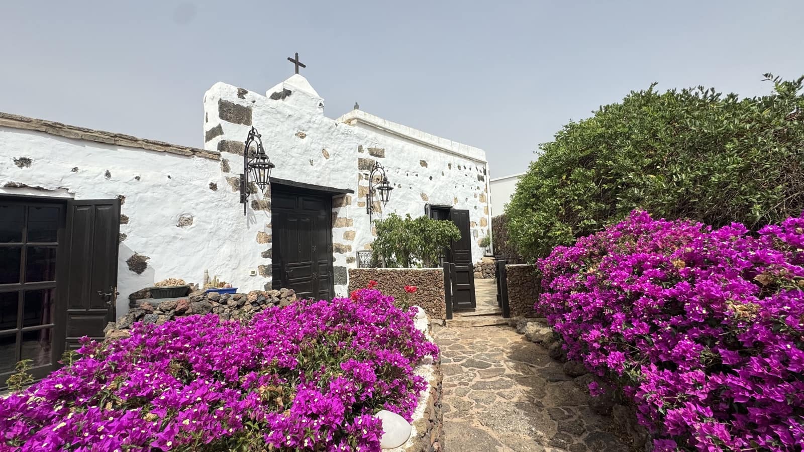5 bedroom Finca/Country House for sale in Tinajo with pool - € 895,000 (Ref: 10141468)
