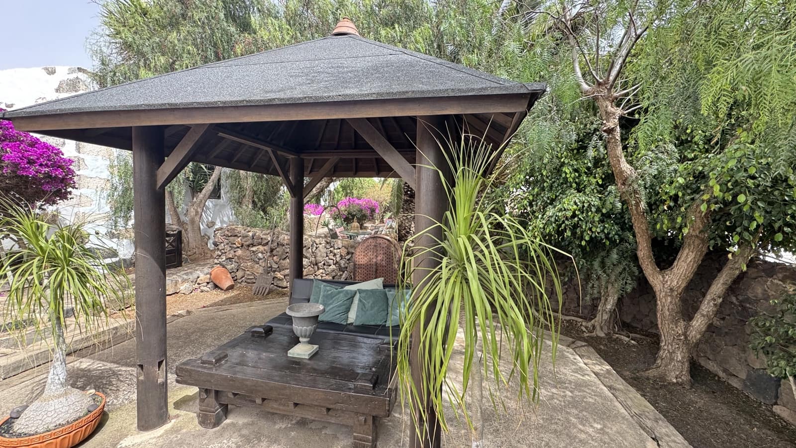 5 bedroom Finca/Country House for sale in Tinajo with pool - € 895,000 (Ref: 10141468)