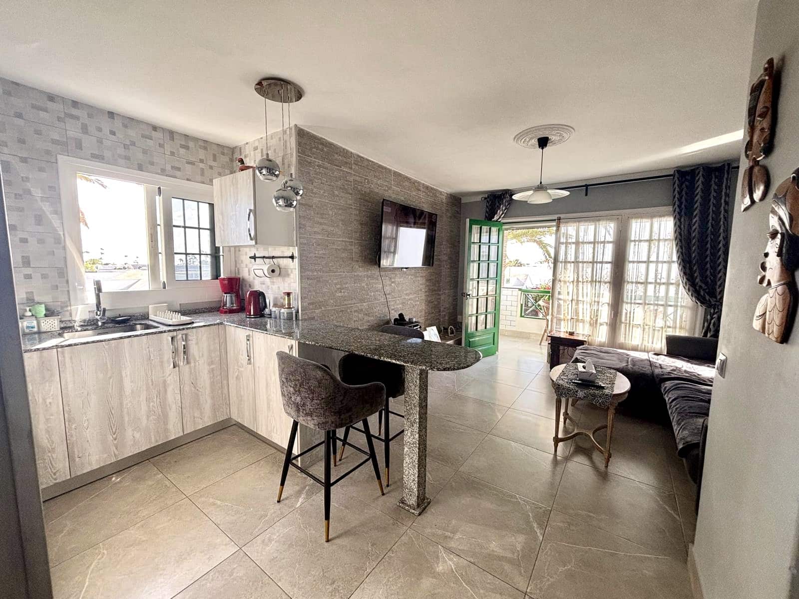 1 soveværelse Lejlighed til salg i Puerto del Carmen med swimmingpool - € 256.000 (Ref: 10145372)