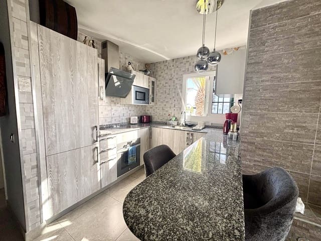 1 soveværelse Lejlighed til salg i Puerto del Carmen, Tías med swimmingpool - € 256.000 (Ref: 10145372)