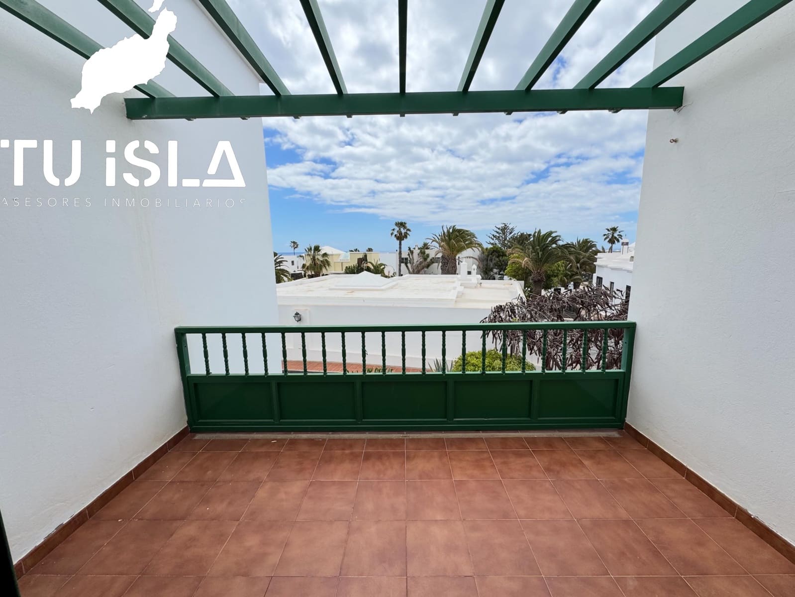 2 slaapkamer Flat te koop in Costa Teguise met zwembad - € 295.000 (Ref: 10145373)