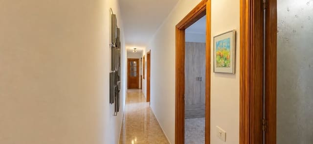 Penthouse til salgs i Vecindario, Santa Lucía de Tirajana med garasje - € 269 000 (Ref: 10136665)