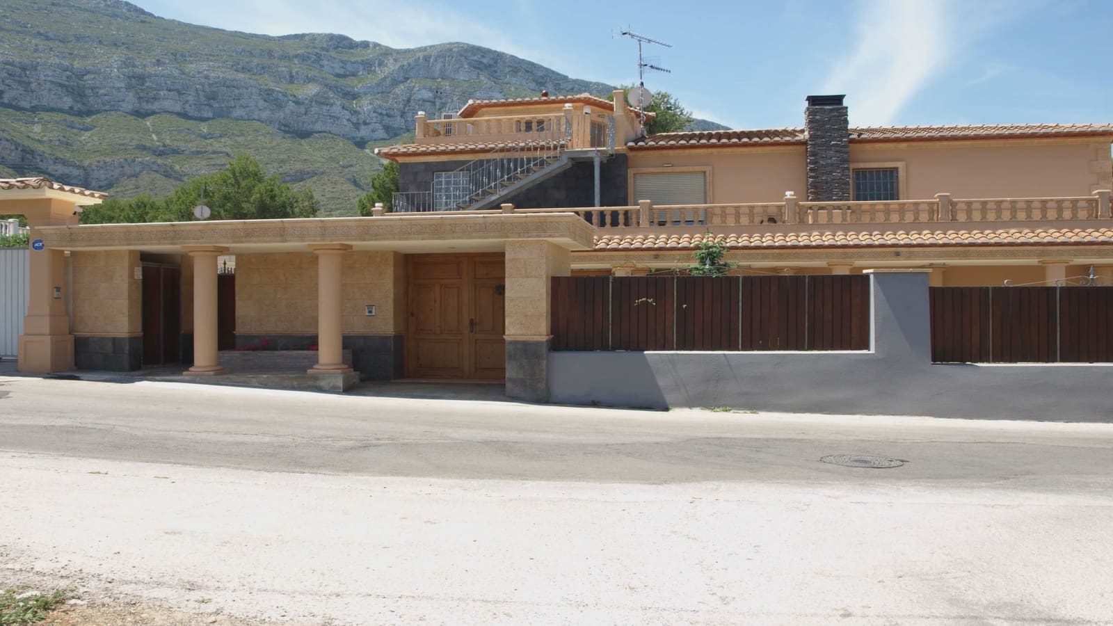 8 soveværelse Finca/Landehus til salg i Denia med swimmingpool garage - € 935.000 (Ref: 10135149)