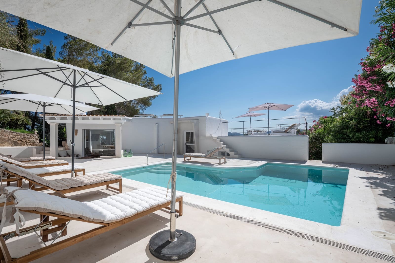 4 sypialnia Dom na sprzedaż w Santa Eulalia / Santa Eularia z basenem garażem - 2 350 000 € (Ref: 10173079)