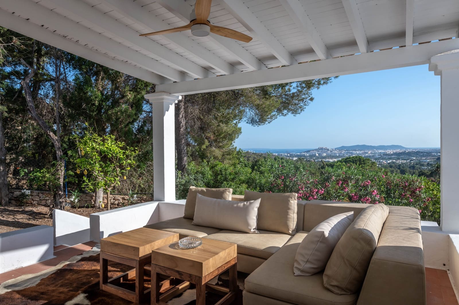 4 sypialnia Dom na sprzedaż w Santa Eulalia / Santa Eularia z basenem garażem - 2 350 000 € (Ref: 10173079)