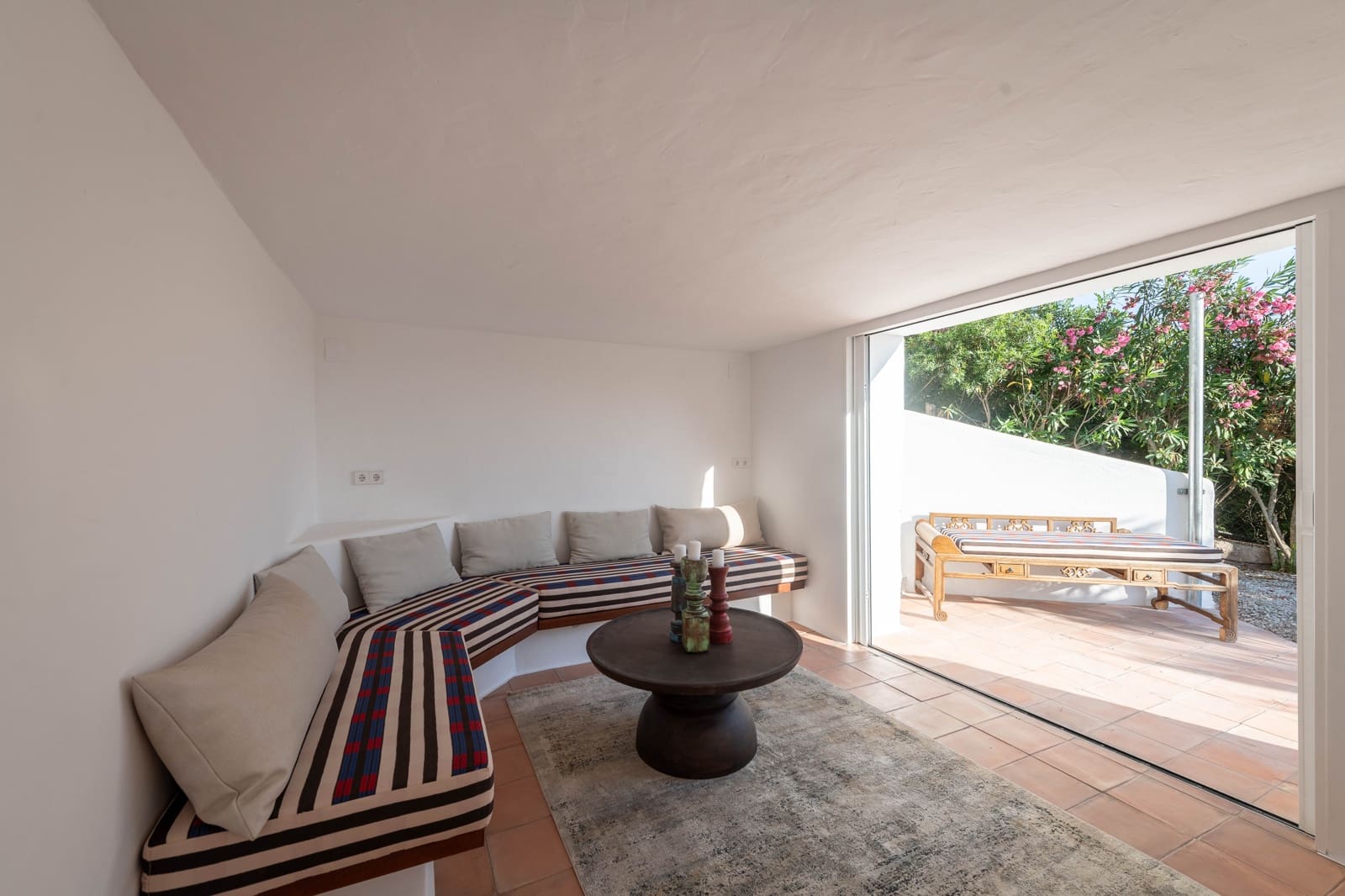 4 sypialnia Dom na sprzedaż w Santa Eulalia / Santa Eularia z basenem garażem - 2 350 000 € (Ref: 10173079)