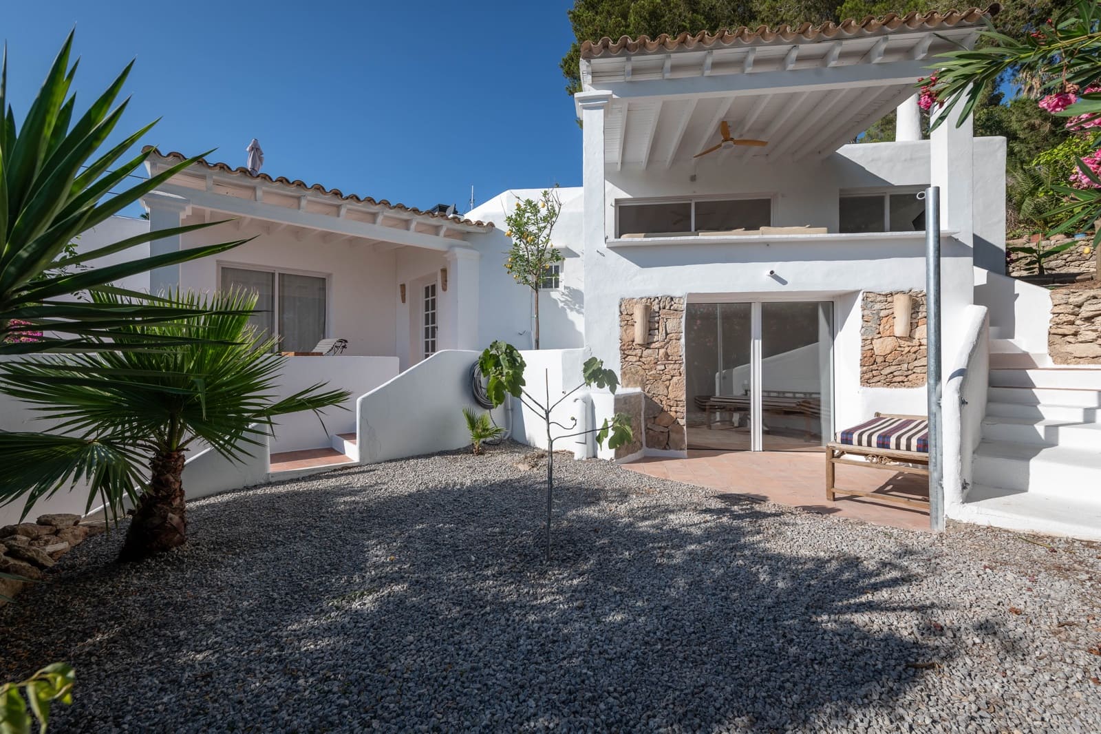 4 sypialnia Dom na sprzedaż w Santa Eulalia / Santa Eularia z basenem garażem - 2 350 000 € (Ref: 10173079)