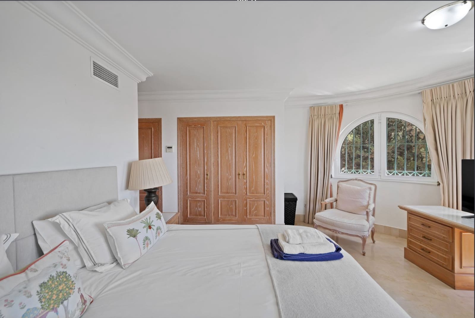6 soverom Villa til salgs i Marbella med svømmebasseng garasje - € 2 800 000 (Ref: 10148156)