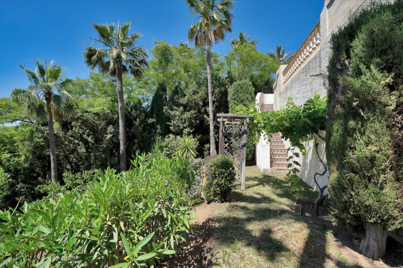 6 soverom Villa til salgs i Marbella med svømmebasseng garasje - € 2 800 000 (Ref: 10148156)
