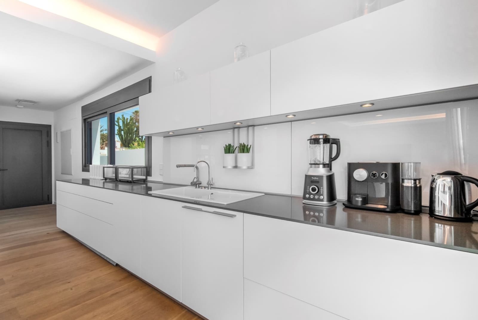 6 bedroom Villa for sale in Costabella with pool garage - € 6,000,000 (Ref: 10149306)