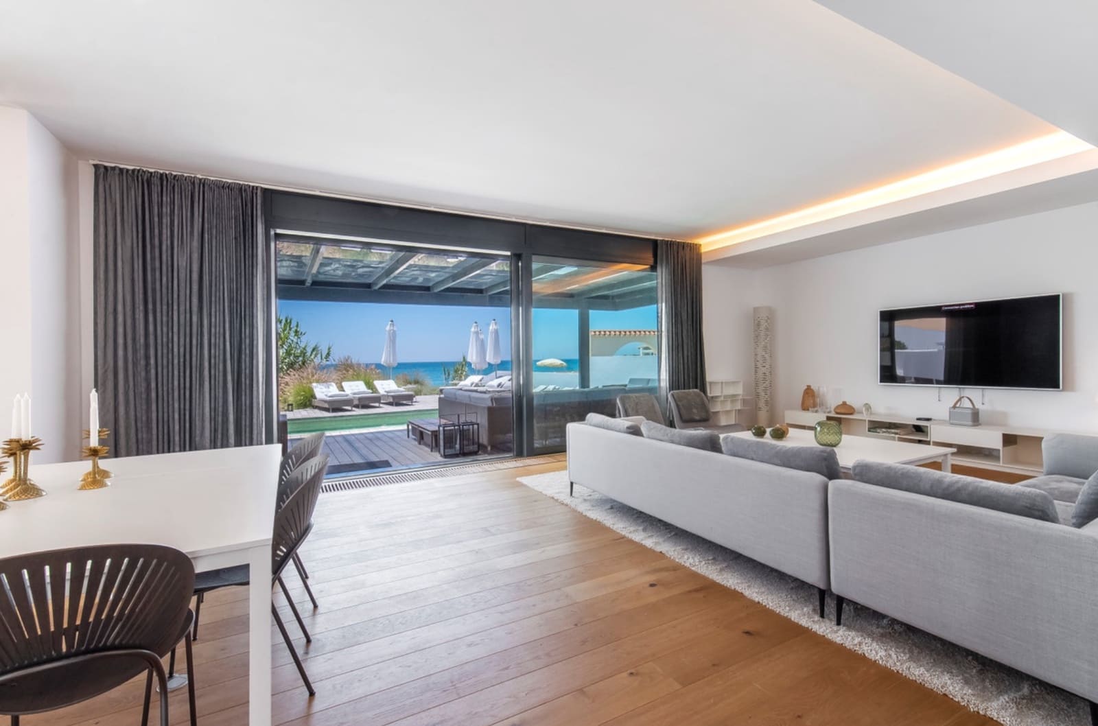 6 bedroom Villa for sale in Costabella with pool garage - € 6,000,000 (Ref: 10149306)