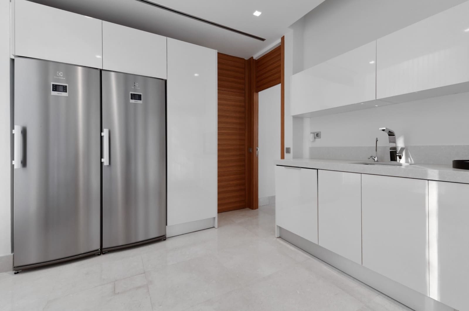 7 slaapkamer Villa te koop in Nueva Andalucia met zwembad garage - € 4.400.000 (Ref: 10149316)