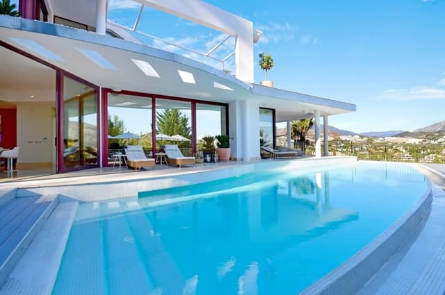 Chalet de 7 habitaciones en Las Brisas, Marbella en venta con piscina garaje - 4.400.000 € (Ref: 10149316)