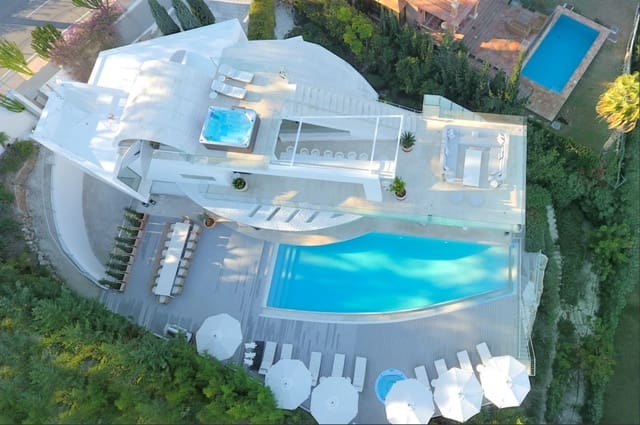 Chalet de 7 habitaciones en Las Brisas, Marbella en venta con piscina garaje - 4.400.000 € (Ref: 10149316)
