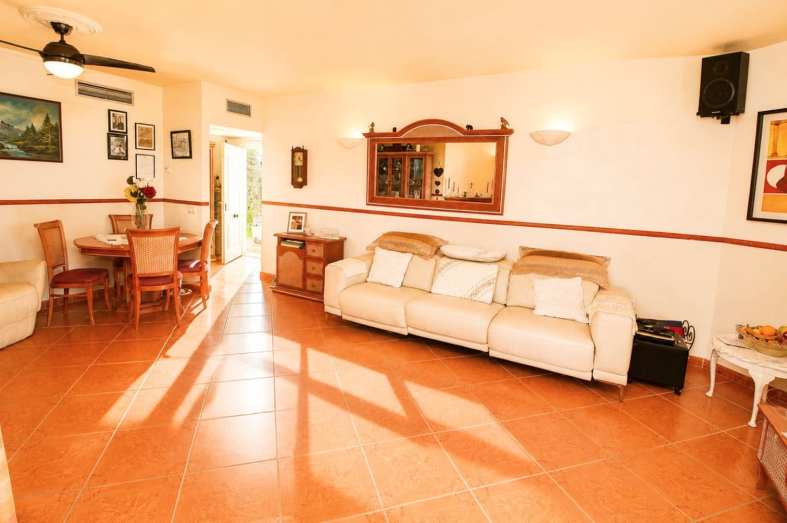 Apartment for sale in Nueva Andalucia with pool garage - € 450,000 (Ref: 10153912)