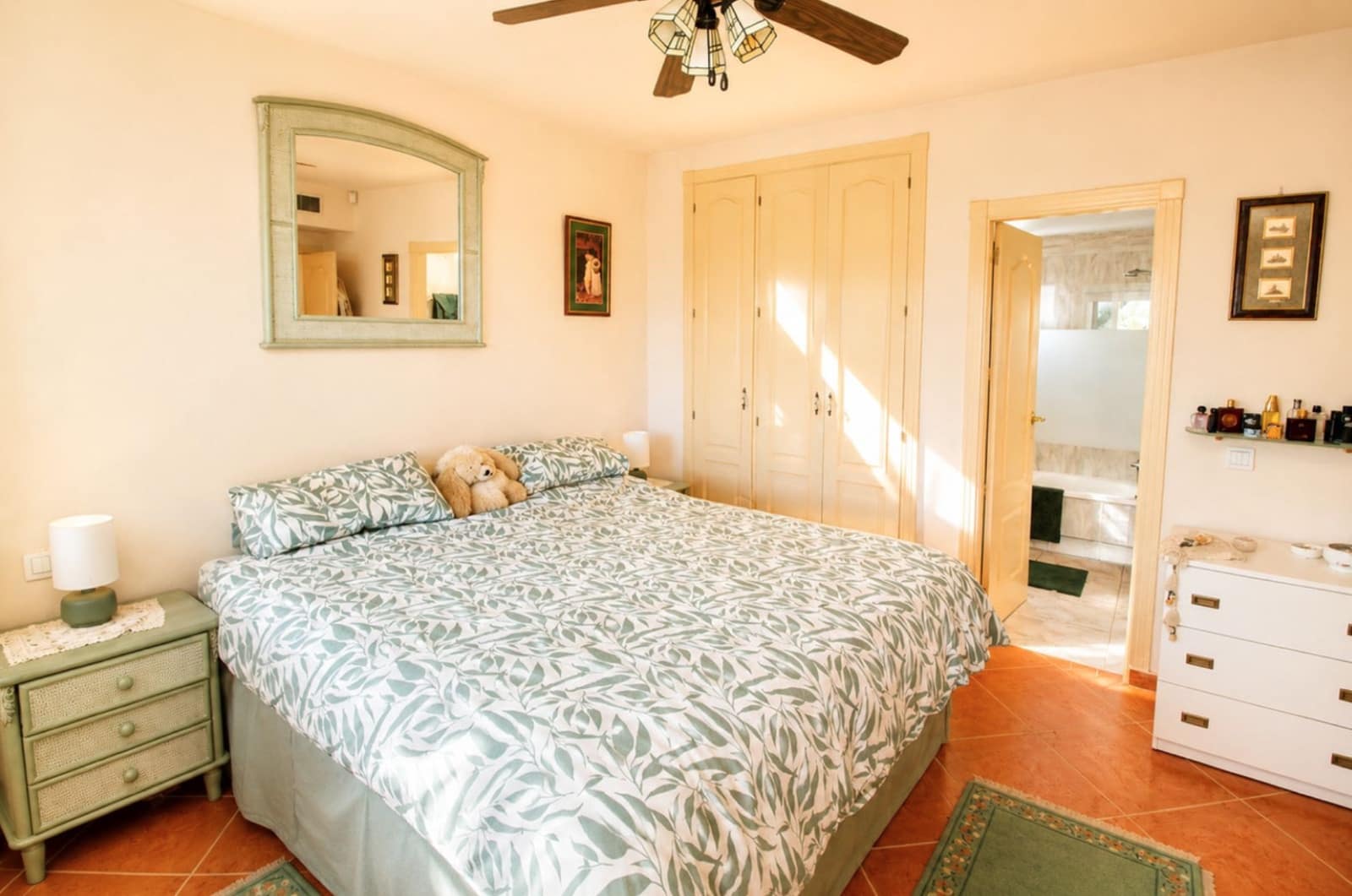 Apartment for sale in Nueva Andalucia with pool garage - € 450,000 (Ref: 10153912)