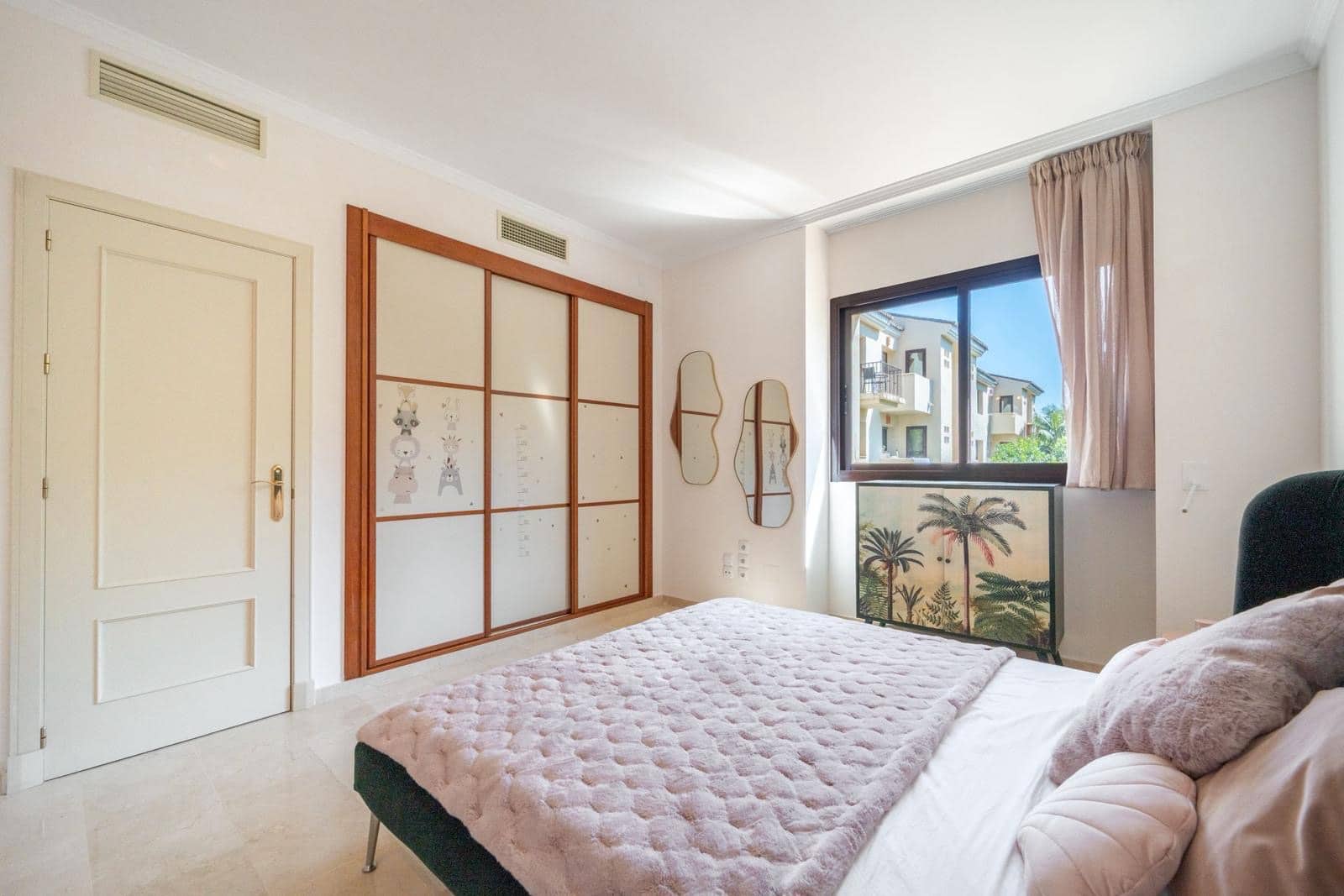 3 quarto Apartamento para arrendar em Marbella com piscina garagem - 3 300 € (Ref: 10173080)