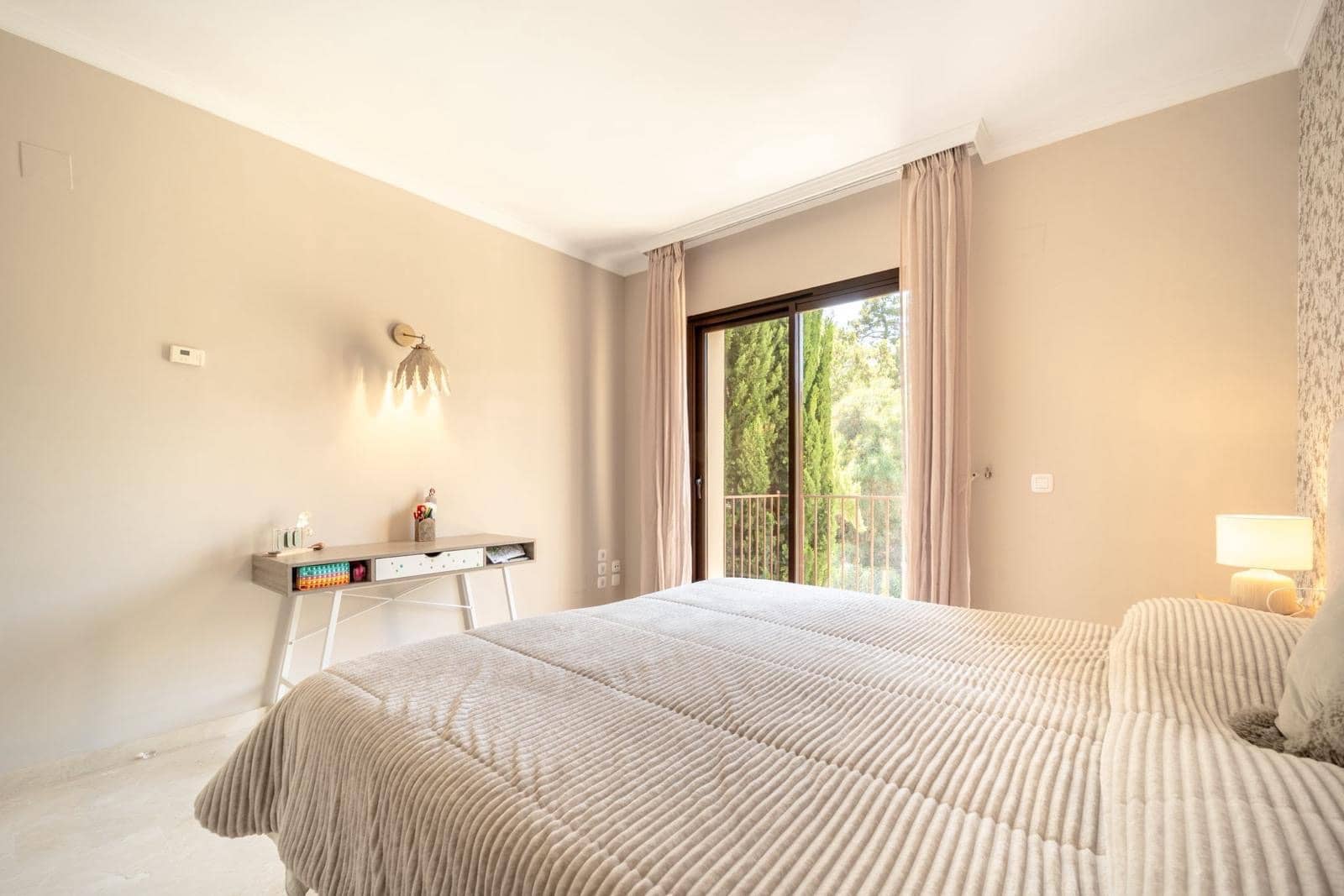 3 quarto Apartamento para arrendar em Marbella com piscina garagem - 3 300 € (Ref: 10173080)