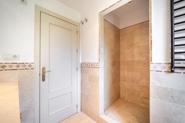 3 quarto Apartamento para arrendar em Marbella com piscina garagem - 3 300 € (Ref: 10173080)