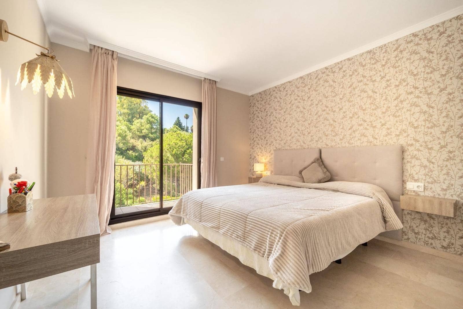 3 quarto Apartamento para arrendar em Marbella com piscina garagem - 3 300 € (Ref: 10173080)