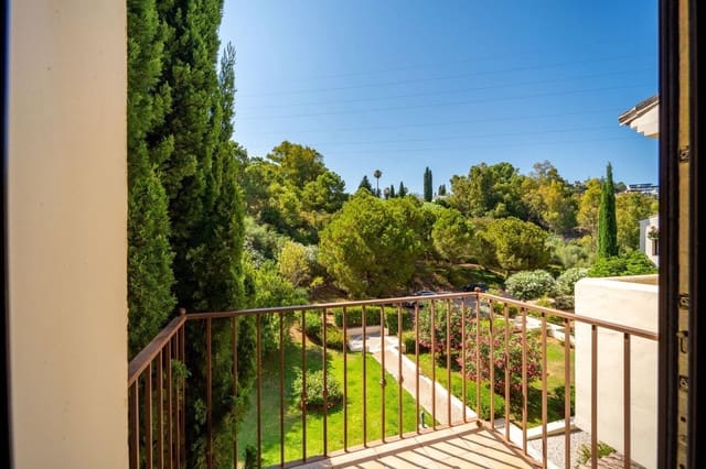 3 quarto Apartamento para arrendar em Marbella com piscina garagem - 3 300 € (Ref: 10173080)