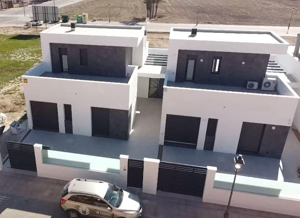 3 bedroom Villa for sale in Los Alcazares with pool - € 475,000 (Ref: 10160764)