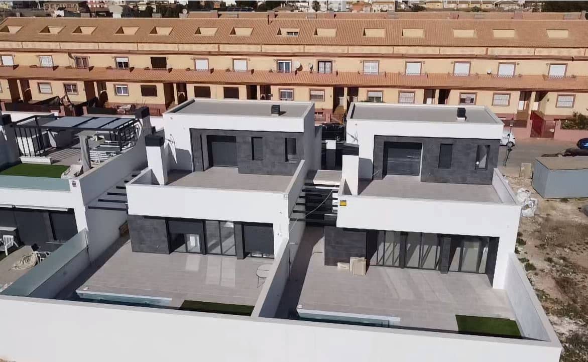 3 bedroom Villa for sale in Los Alcazares with pool - € 475,000 (Ref: 10160764)