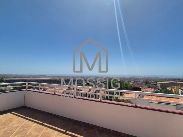 4 soveværelse Villa til leje i Montaña la Data, San Bartolomé de Tirajana med swimmingpool garage - € 3.650 (Ref: 10156843)