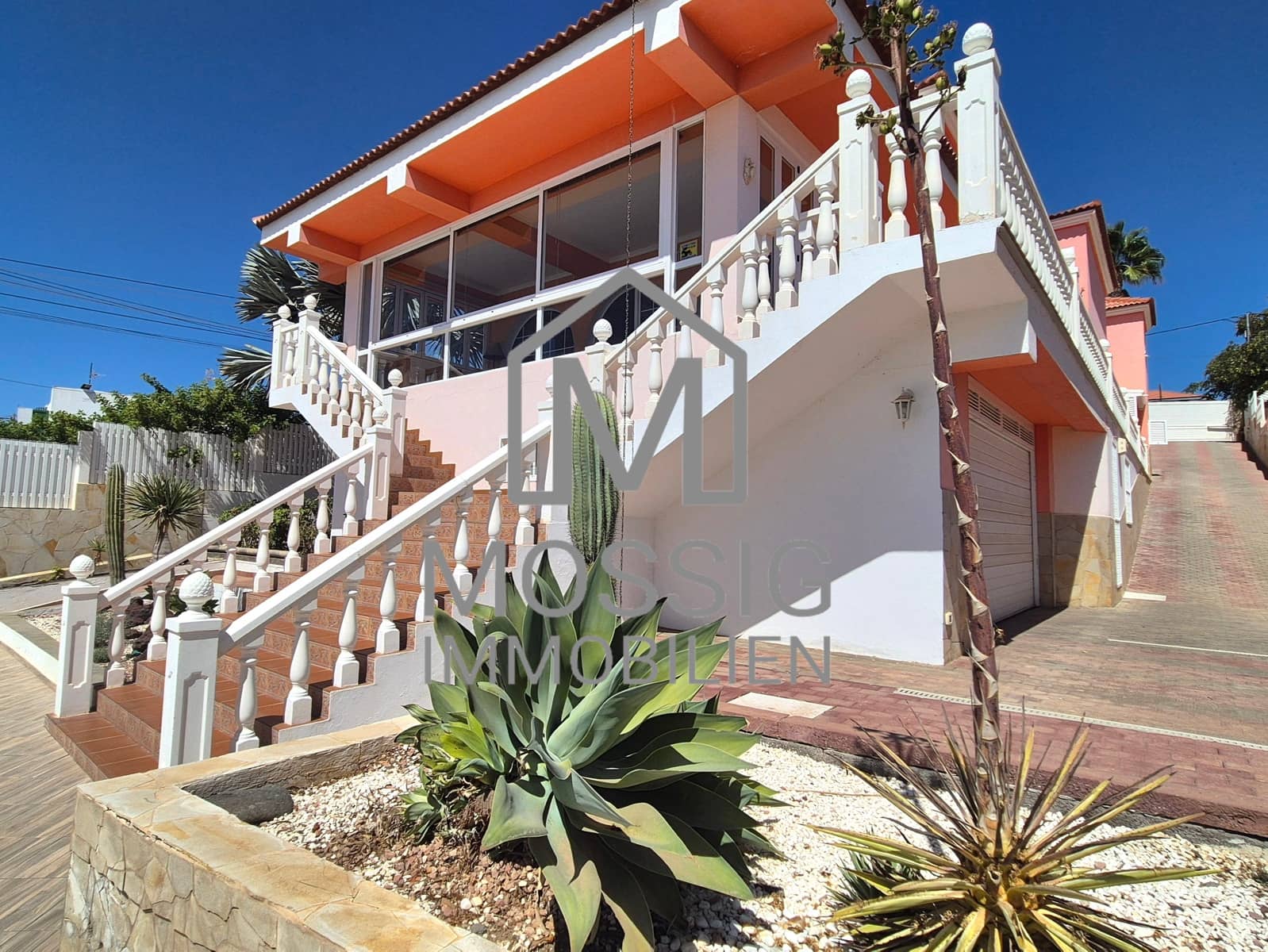 4 soveværelse Villa til leje i Montana la Data med swimmingpool garage - € 3.650 (Ref: 10156843)