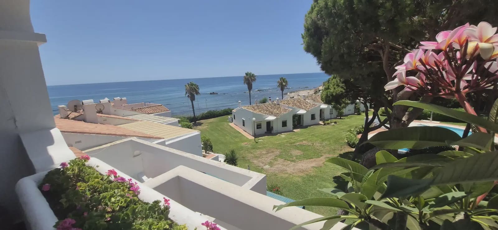 2 bedroom Beach Apartment for sale in Mijas with pool - € 478,000 (Ref: 10158189)