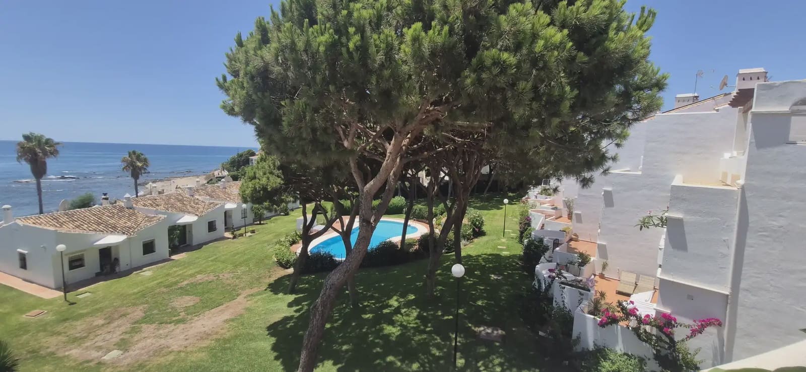 2 bedroom Beach Apartment for sale in Mijas with pool - € 478,000 (Ref: 10158189)