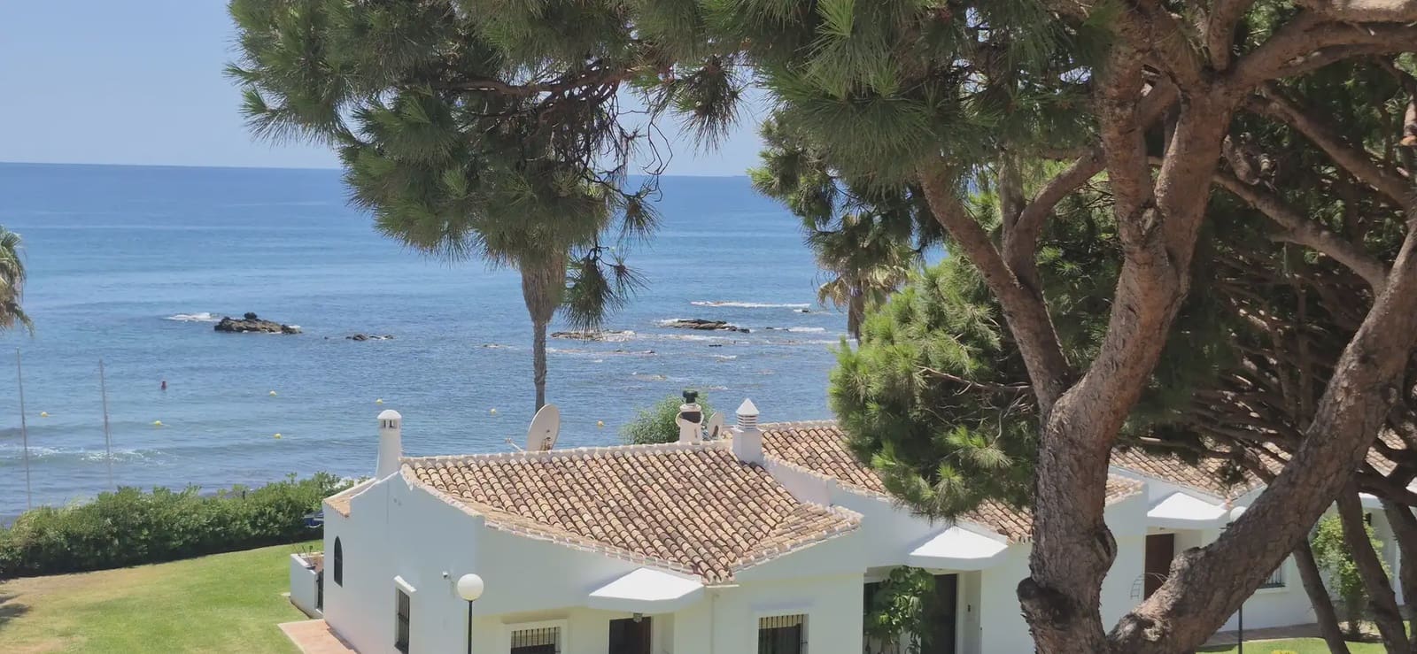 2 bedroom Beach Apartment for sale in Mijas with pool - € 478,000 (Ref: 10158189)
