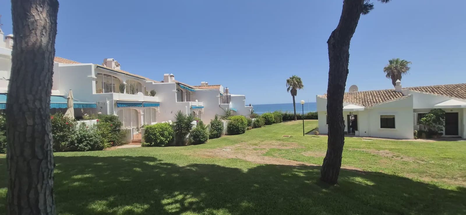 2 bedroom Beach Apartment for sale in Mijas with pool - € 478,000 (Ref: 10158189)