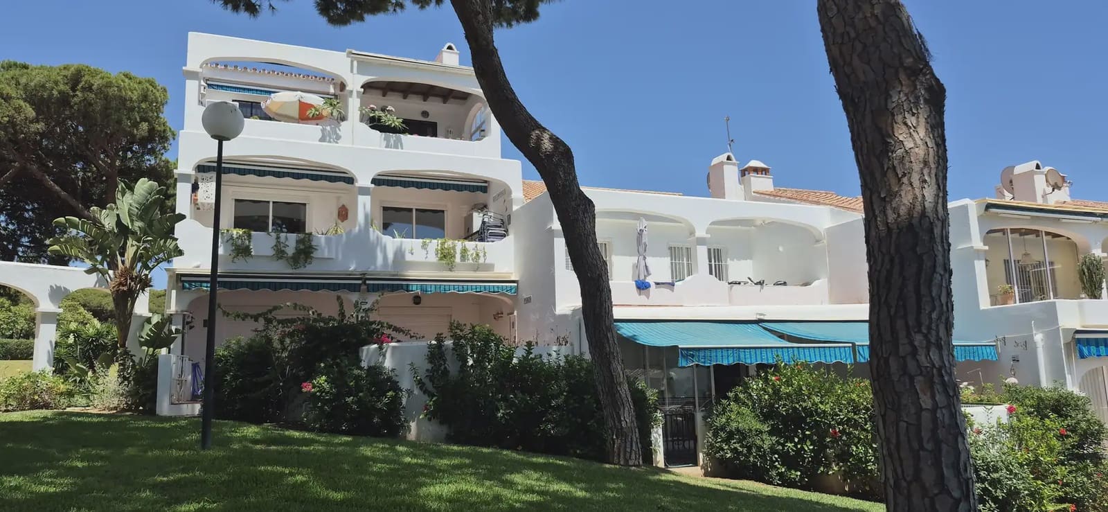 2 bedroom Beach Apartment for sale in Mijas with pool - € 478,000 (Ref: 10158189)