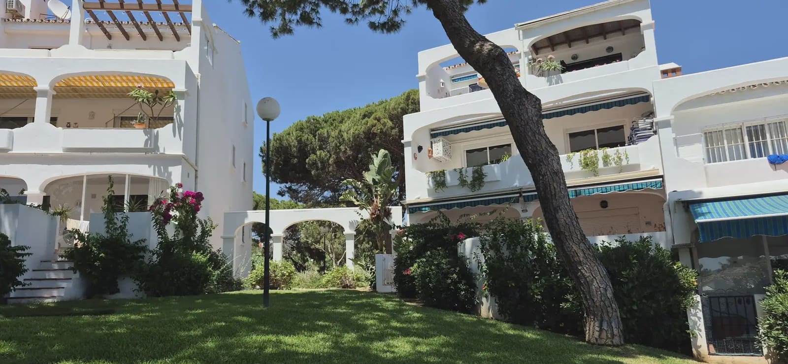2 bedroom Beach Apartment for sale in Mijas with pool - € 478,000 (Ref: 10158189)