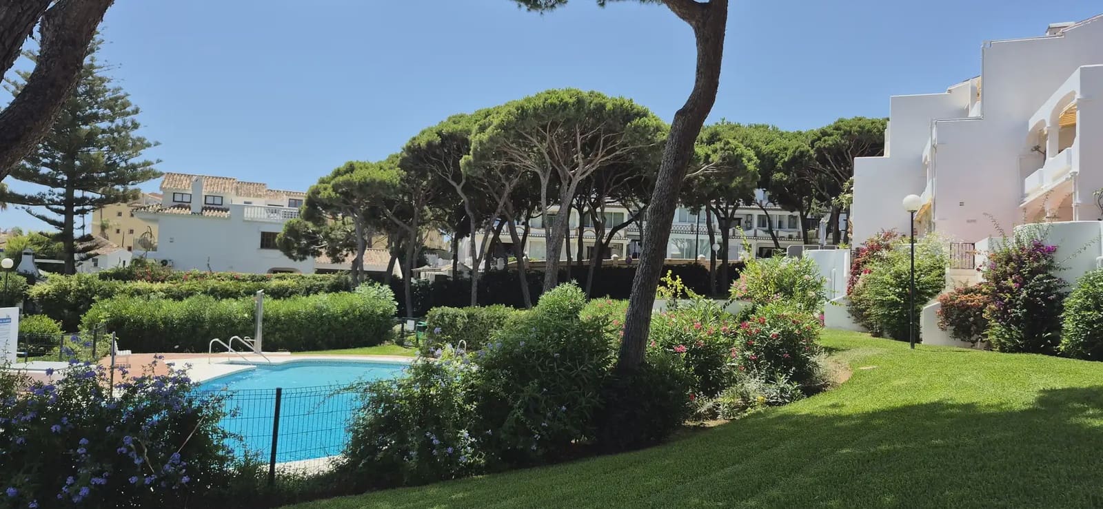 2 bedroom Beach Apartment for sale in Mijas with pool - € 478,000 (Ref: 10158189)