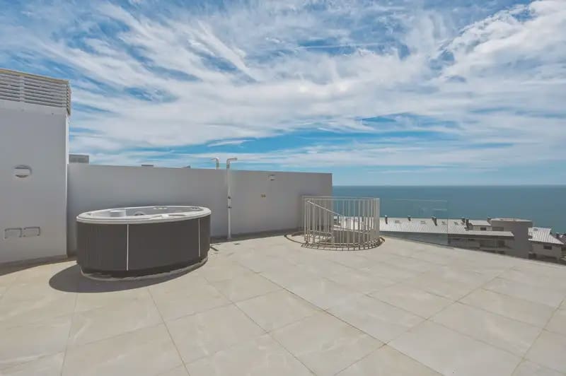 2 Zimmer Penthouse zu verkaufen in Fuengirola mit Pool Garage - 995.000 € (Ref: 10158190)